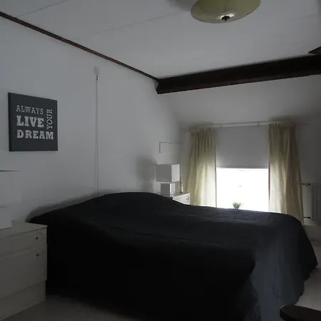 Bed & Breakfast De Zwaluw *